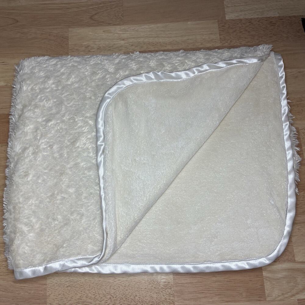 Brookstone NAP Throw Blanket Ivory Cream White Satin Trim Plush Travel 37x59